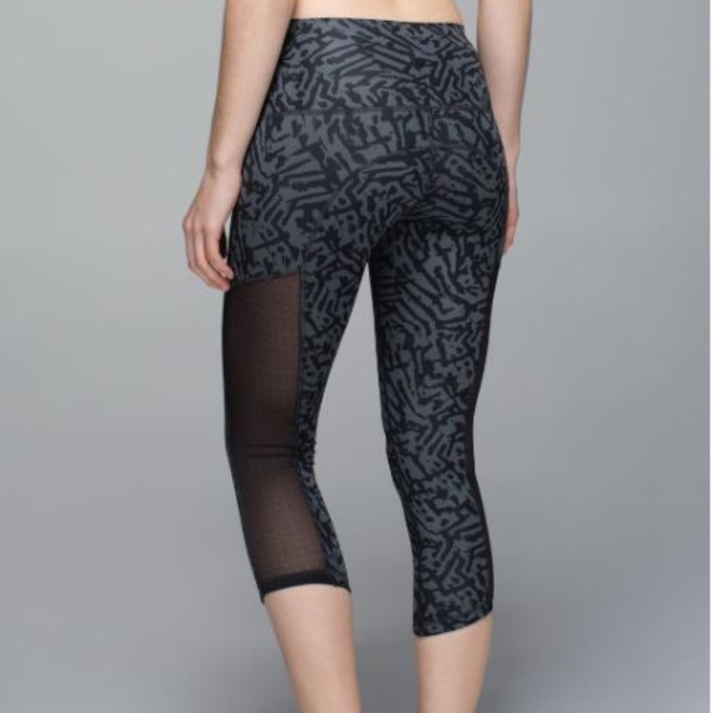 Lululemon Hot To Street Crop sz 10 NEW Gray Black